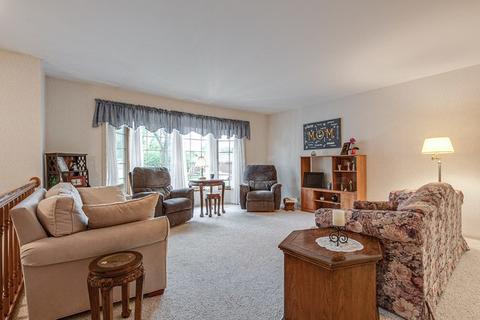 672 Madelyn Dr, Des Plaines, IL 60016 photo 4