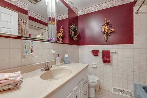 672 Madelyn Dr, Des Plaines, IL 60016 photo 15