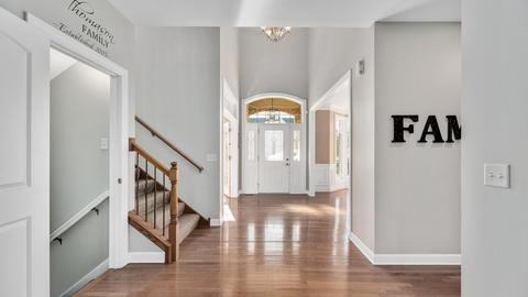 2070 Windham Cir, Wheaton, IL 60187 photo 3