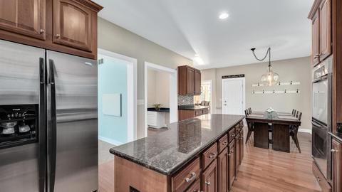 2070 Windham Cir, Wheaton, IL 60187 photo 17