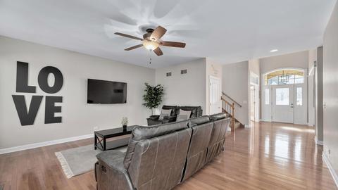 2070 Windham Cir, Wheaton, IL 60187 photo 5
