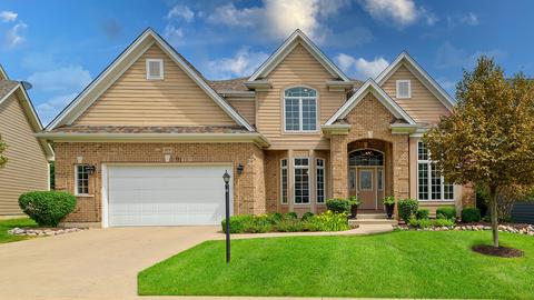 2070 Windham Cir, Wheaton, IL 60187 photo 1
