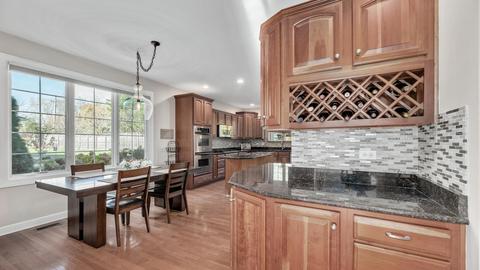 2070 Windham Cir, Wheaton, IL 60187 photo 13
