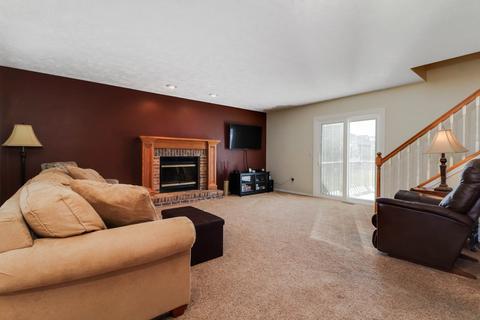 3107 Eagle Creek Dr, Bloomington, IL 61704 photo 2