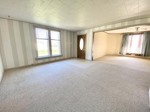 109 E Willard St, Gifford, IL 61847 photo 12