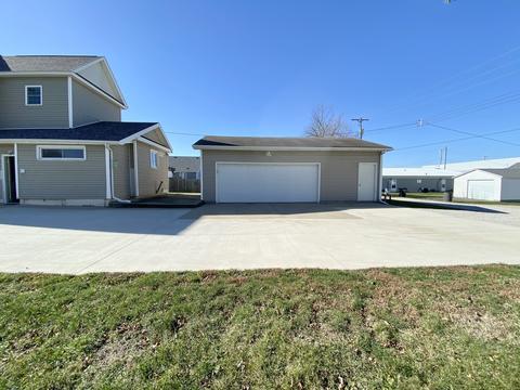 109 E Willard St, Gifford, IL 61847 photo 4