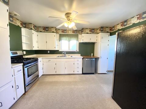 109 E Willard St, Gifford, IL 61847 photo 5