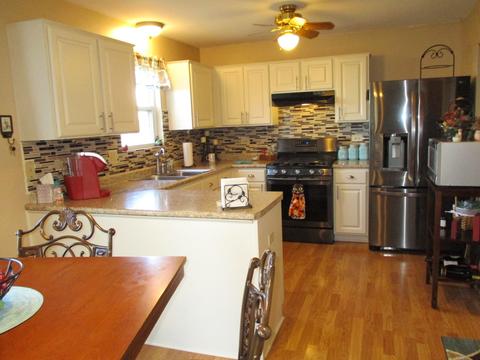 5761 Emerald Pointe Dr, Plainfield, IL 60586 photo 2
