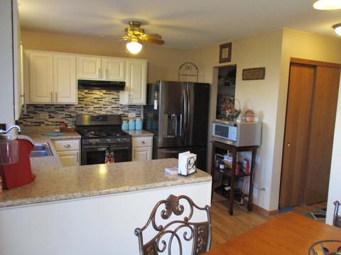 5761 Emerald Pointe Dr, Plainfield, IL 60586 photo 3