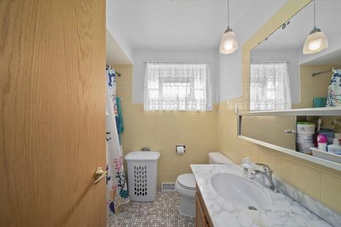 7724 Normandy Ave, Burbank, IL 60459 photo 10