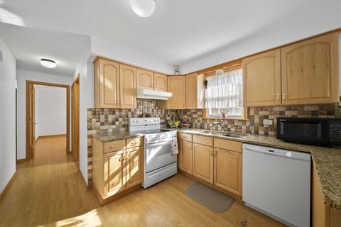 7724 Normandy Ave, Burbank, IL 60459 photo 6