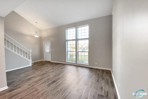 1319 Trinity Dr, Carol Stream, IL 60188 photo 4