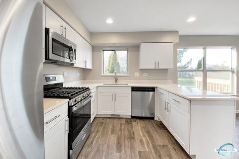 1319 Trinity Dr, Carol Stream, IL 60188 photo 8