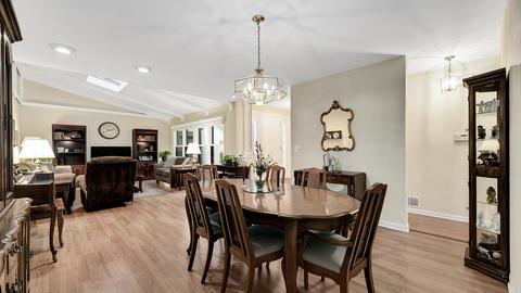 1026 Oakview Dr, Wheaton, IL 60187 photo 8