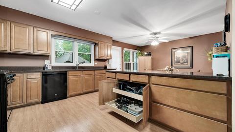 1026 Oakview Dr, Wheaton, IL 60187 photo 6