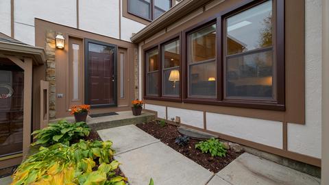 1026 Oakview Dr, Wheaton, IL 60187 photo 1