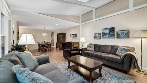 1026 Oakview Dr, Wheaton, IL 60187 photo 4