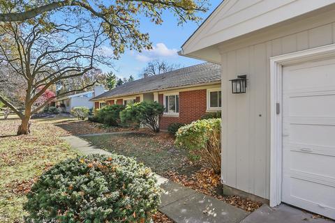 811 Dodds Dr, Champaign, IL 61820 photo 3