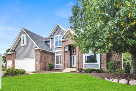 2056 Red Maple Ln, Aurora, IL 60502 photo 2