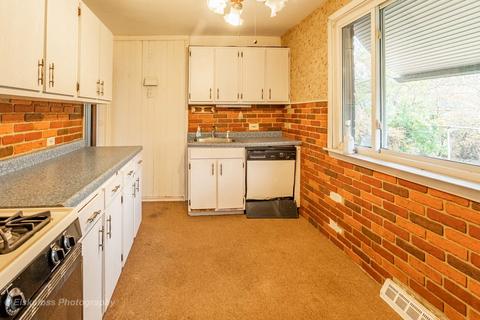 17513 Lorenz Ave, Lansing, IL 60438 photo 5