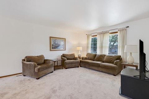 4408 Clearview Dr, Mchenry, IL 60050 photo 2