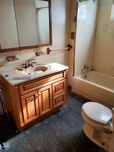 857 E Shawnee St, Freeport, IL 61032 photo 4