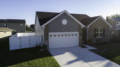 702 Edgewater Dr, Minooka, IL 60447 photo 2