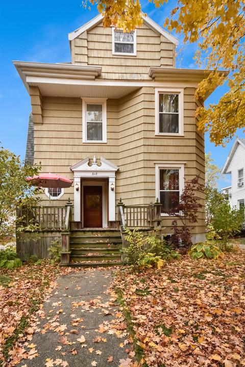 518 E Chestnut St, Bloomington, IL 61701 photo 1