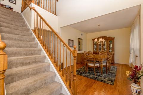 2609 Barrington Dr E, Aurora, IL 60503 photo 2