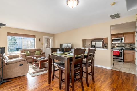 393 Gregory St, Aurora, IL 60504 photo 5