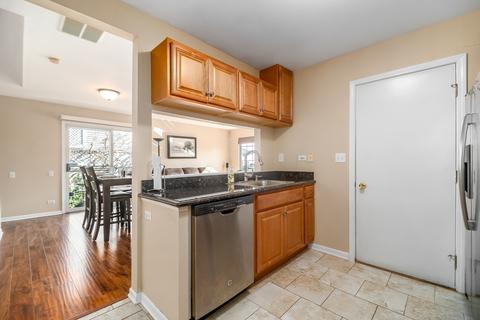 393 Gregory St, Aurora, IL 60504 photo 12