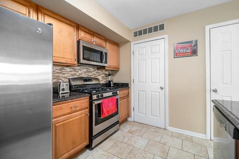 393 Gregory St, Aurora, IL 60504 photo 10