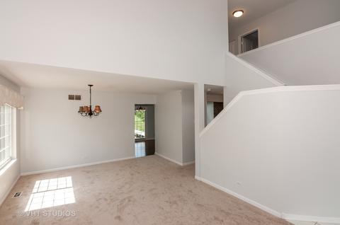 1568 Knoll Crest Dr, Bartlett, IL 60103 photo 2