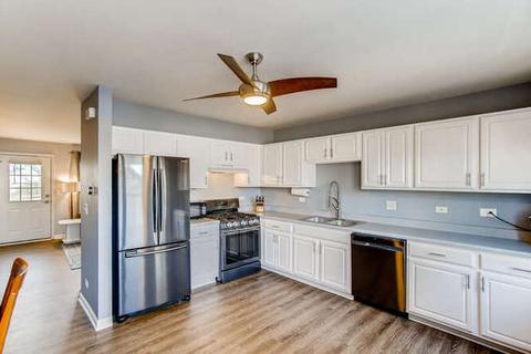 2025 Grayhawk Dr, Aurora, IL 60503 photo 7