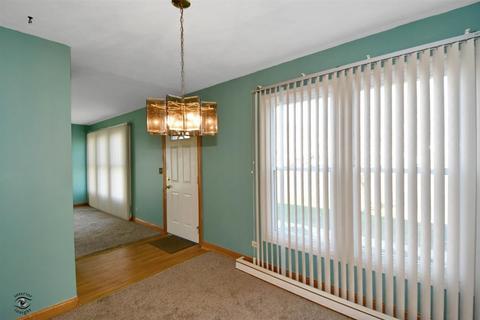 226 Apache Ct, Bolingbrook, IL 60440 photo 9