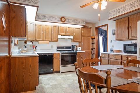 199 E 2nd St, El Paso, IL 61738 photo 5
