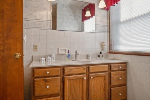 199 E 2nd St, El Paso, IL 61738 photo 9