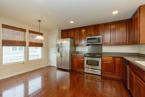 1053 Crane Pt, Elgin, IL 60124 photo 3