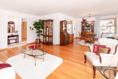 1820 Birch St, Des Plaines, IL 60018 photo 2