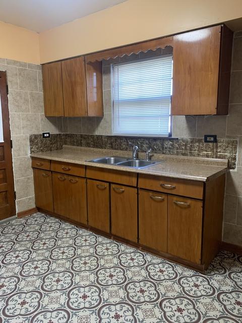 7122 S Artesian Ave, Chicago, IL 60629 photo 8