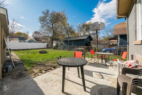 739 E Downer Pl, Aurora, IL 60505 photo 4