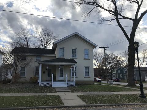 384 Spruce St, Aurora, IL 60506 photo 1