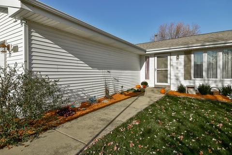 411 Hickory Dr, Davis Junction, IL 61020 photo 2