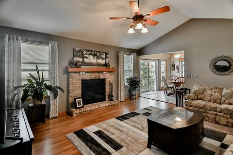 411 Hickory Dr, Davis Junction, IL 61020 photo 3