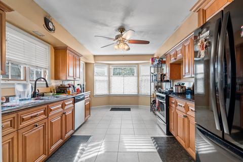 332 Plum St, Aurora, IL 60506 photo 8