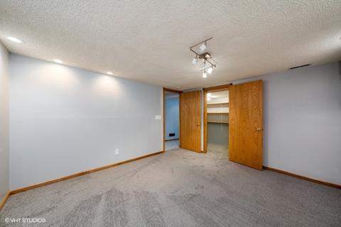 2816 Rolling Meadows Dr, Naperville, IL 60564 photo 11