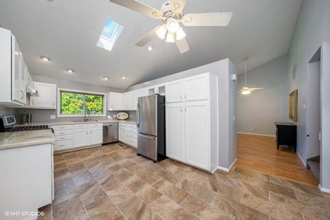 2816 Rolling Meadows Dr, Naperville, IL 60564 photo 4