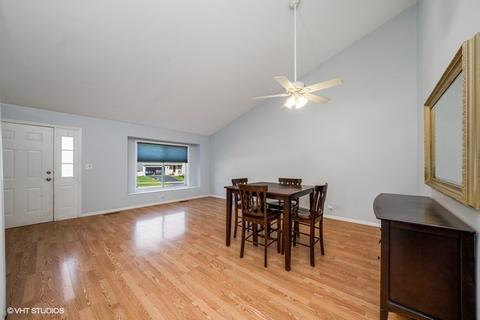2816 Rolling Meadows Dr, Naperville, IL 60564 photo 3