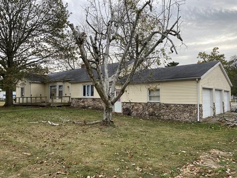 5 S Main St, Henning, IL 61848 photo 1