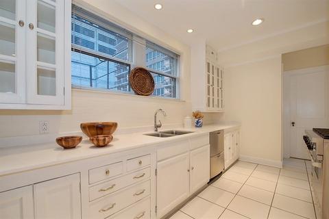 210 E Pearson St #6A, Chicago, IL 60611 photo 6